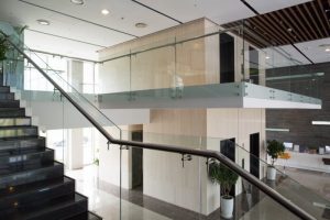 laminated glass la gi uu nhuoc diem cua loai kinh nay 6273 Laminated glass là gì ? Ưu nhược điểm của loại kính này Laminated glass là gì ? Ưu nhược điểm của loại kính này