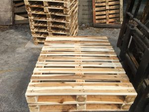 pallet go 23755 3 Báo giá Pallet gỗ rẻ nhất tại xưởng cung cấp sỉ lẻ thị trường 2023 Báo giá Pallet gỗ rẻ nhất tại xưởng cung cấp sỉ lẻ thị trường 2023