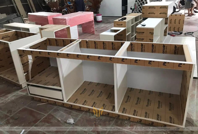 Cận cảnh thùng tủ bếp nhựa Picomat cao cấp