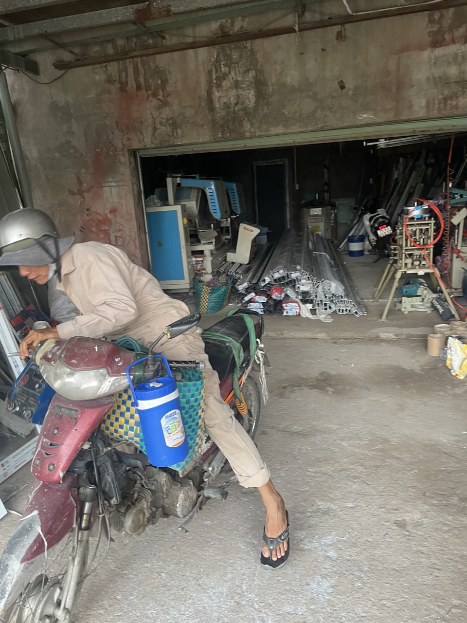z4668775475366 cb00338db214f9a213cbd0244f1d44d4 Sắt mỹ thuật Khánh Thành Phát chuyên sắt nghệ thuật TpHCM Sắt mỹ thuật Khánh Thành Phát chuyên sắt nghệ thuật TpHCM